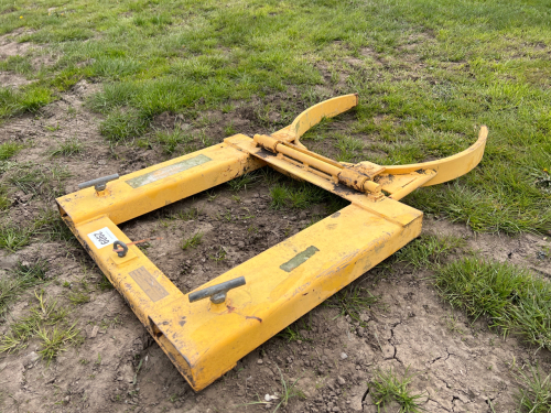 Barrel clamp for forklift