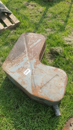 Massey Ferguson 575/590 fuel tank