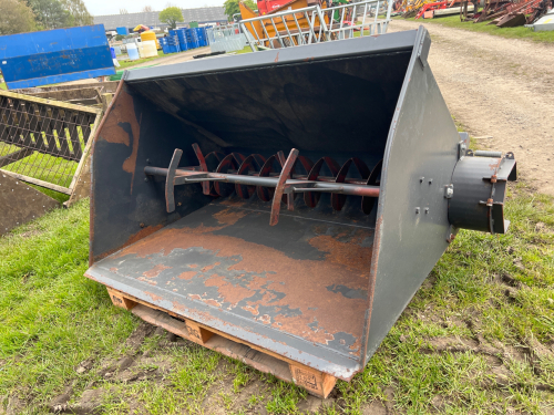Auger feeder bucket, Merlo brackets