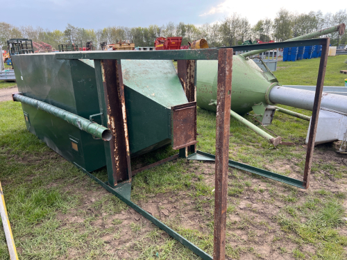 2T feed bin