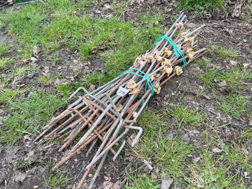 24 metal electric fence posts