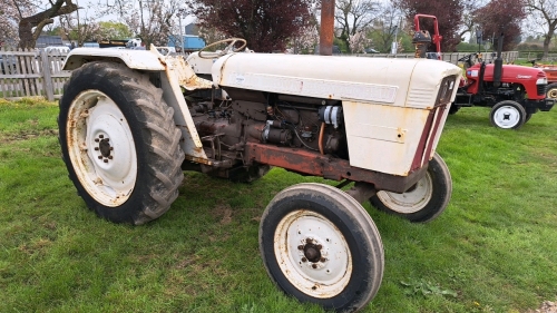 David Brown 990 Selectamatic tractor, runs well, just been serviced, 2 new front tyres, genuine tractor