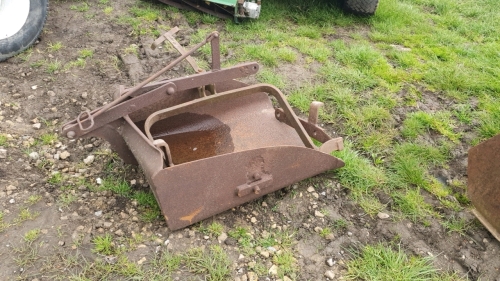 Ferguson T20 earth scoop