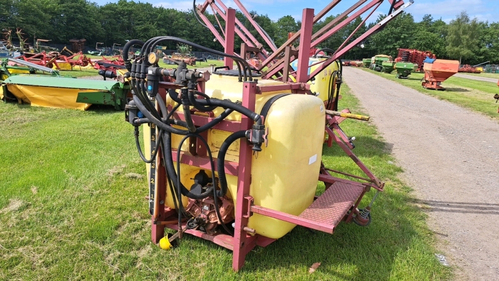 Hardi tractor mounted sprayer, 800ltr tank, 12m booms | York Machinery ...