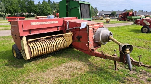 New Holland 387 conventional square baler with box of spares and service manual