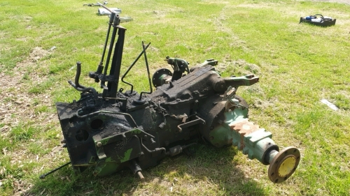 John Deere 2140 rear axle and gear box with Hi-Lo