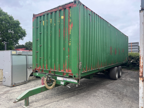 30ft sawdust trailer, blow in membrane system, converted shipping container mounted on detachable 30ft trailer. Commercial twin axles, air and hydraulic brakes on super single tyres, LED lighting