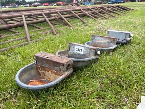 4 galvanised bowl drinkers
