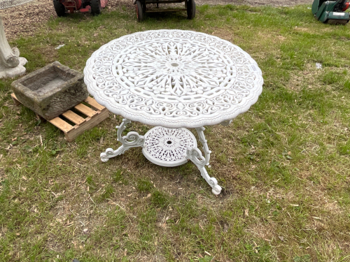 3' round decorative garden table