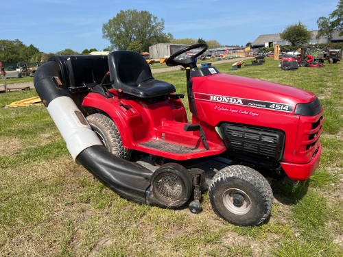 Honda 4514H ride on mower, working