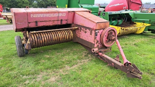 New Holland 276 baler
