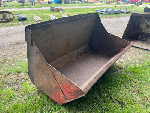 Tractor bucket