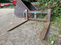 Pallet forks and back plate with Euro brackets