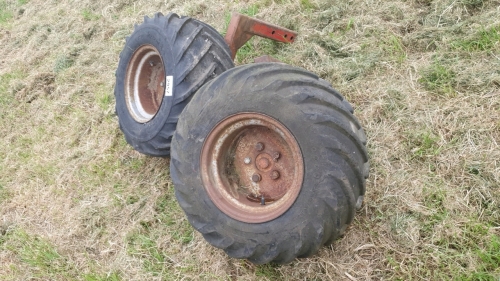 Pair 26/12 wheels with stub axles