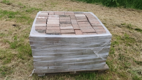 Red block paving blocks, approx 550