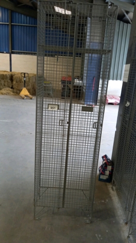 Wire mesh single lockers