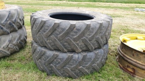 Pair of 520-85-38 rear tyres for John Deere 6150R