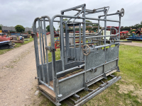 Lodden cattle crush, 3 point linkage mounting, new hardwood floor