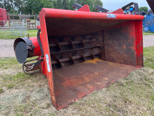 BOM TA twin auger feeder mixing bucket, 2017, very little work, very little wear to metal