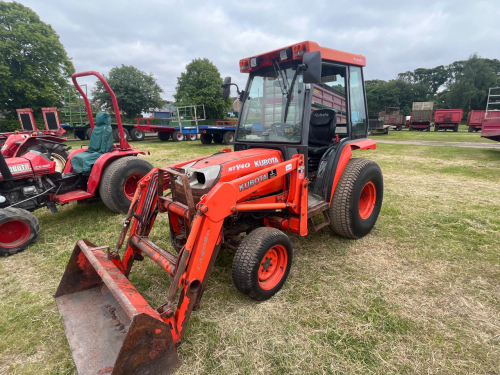 Kubota STV40 compact tractor with Kubota LA402 ST loader SF14 HWY selling with engine fault