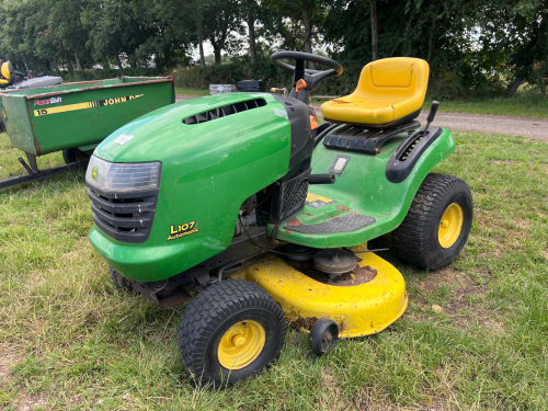 John Deere L107 ride on mower with key