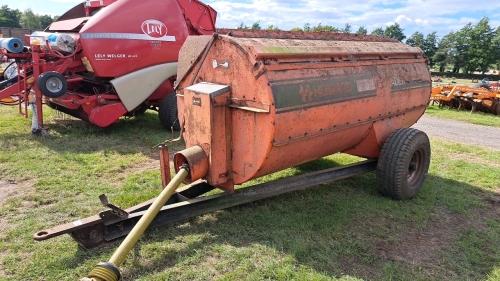 Howard manure spreader, Dispersal from David Robinson dec'd