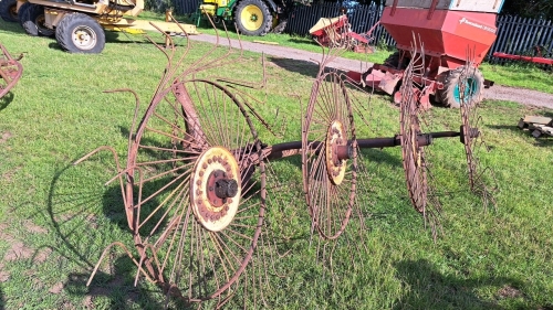 Vicon Acrobat hay turner