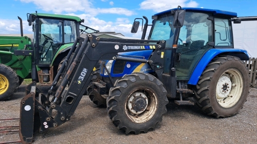 New Holland TA 100A 4wd tractor c/w Trima +3.0P loader and manure fork, 6140 hours, PX56 COH, Dispersal from David Robinson dec'd