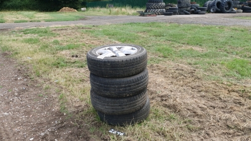 Set of 4 x Nissan 4x4 alloy wheels and tyres 215/60/17, good tyres