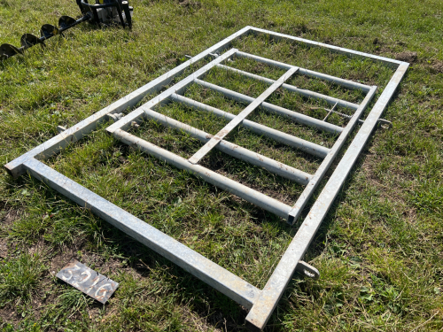 Cattle race handling gate