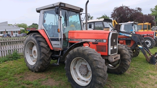 Massey Ferguson 3085 tractor, dyna four gearbox, M951 VER