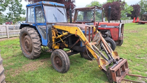 Leyland 270 tractor with steelfab hydraulic power tip loader with quick hitch