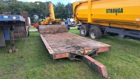 Low loader trailer with hiab