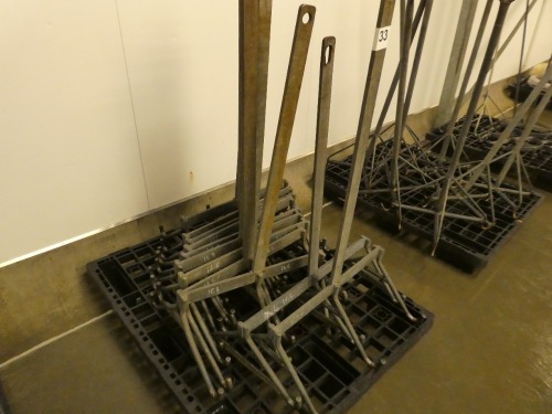 11 x cast iron hangers