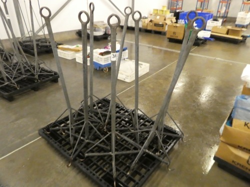8 x cast iron hangers with spike