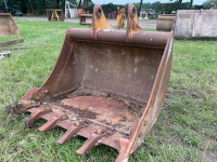 3ft digging bucket with teeth