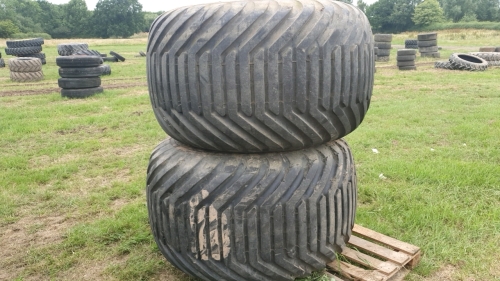 2x 800/45-26.5 8 stud wheels