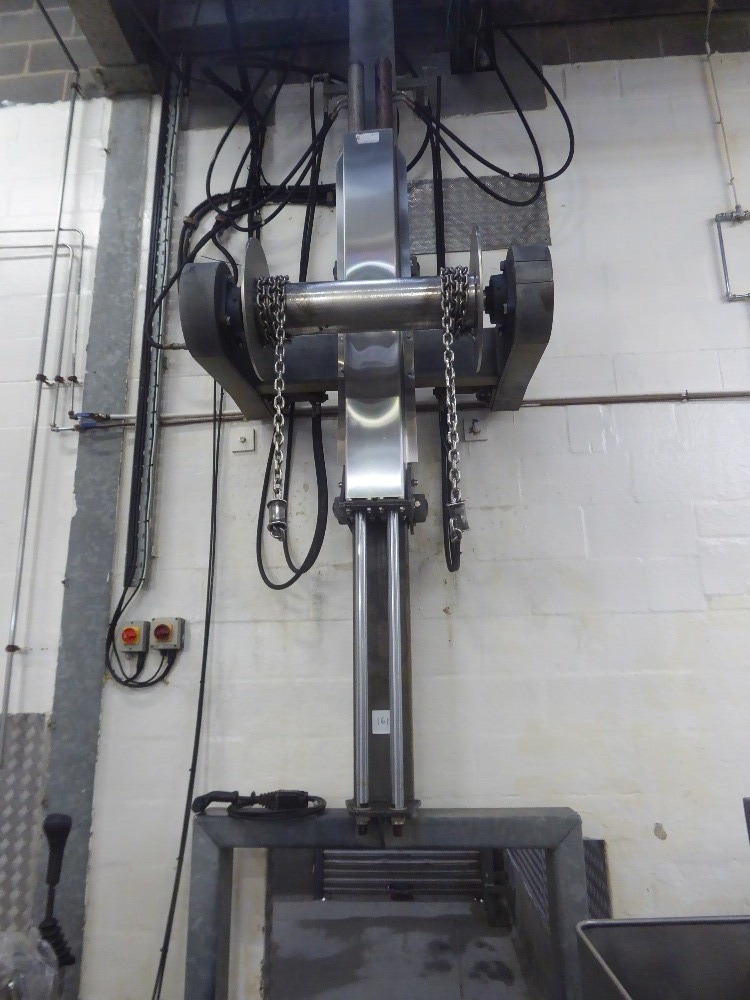 2010 ADL cattle hide puller, hydraulic power pack, twin rams and motor