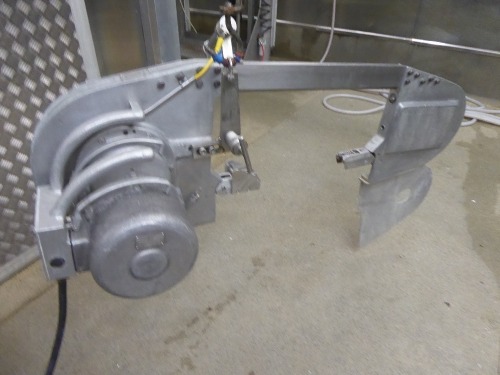 Jarvis Buster V electric cattle splitting saw
