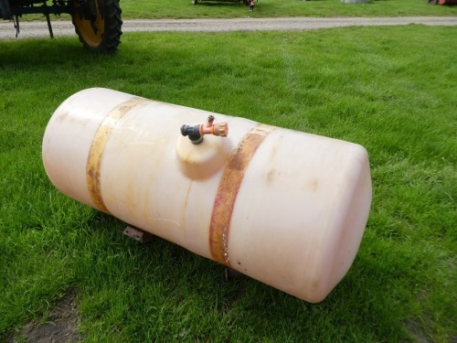 Front sprayer tank for tractor with brackets