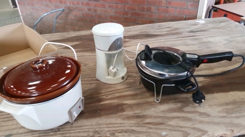 Medium Remoshka with trivet and separator pan, Russel Hobbs slow cooker family size