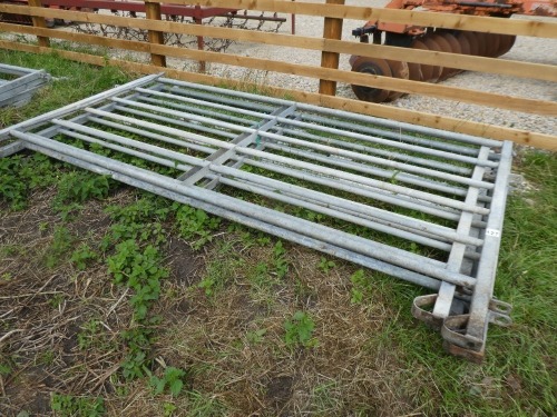 5 x cattle hurdles and pins