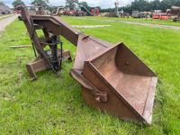 Rear loader and bucket for vintage tractor