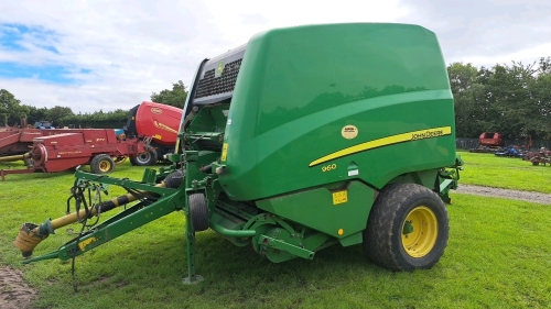 John Deere 960 baler