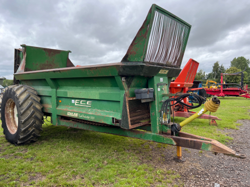 ECE 900 vertical beater muck spreader, 2000