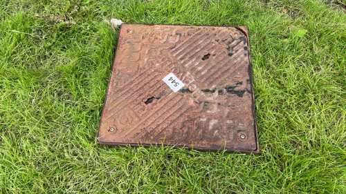 Heavy duty manhole cover