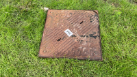 Heavy duty manhole cover