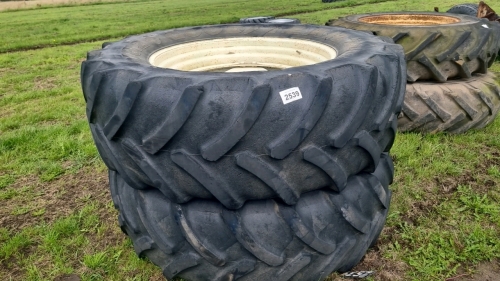 Pair 520/70/38 NH wheels