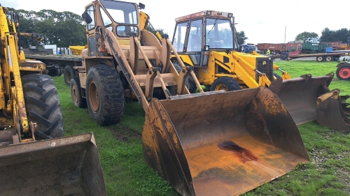 Massey Ferguson II loading shovel c/w 1T grain bucket