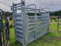 Brazzen heavy duty cattle crush as new